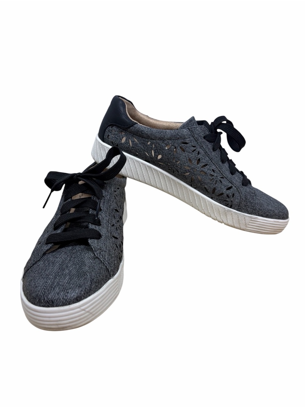 SÖUL Naturalizer Gray Leather Floral Cutout Lace Up Sneakers Size 8